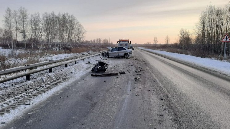 53-летний водитель Mitsubishi погиб при столкновении с грузовиком на новосибирской трассе