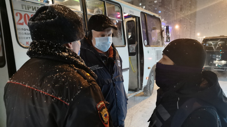 Более 40 нарушителей масочного режима поймали в общественном транспорте Новосибирска