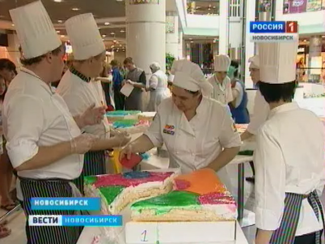 Новосибирские кондитеры готовят огромный праздничный торт ко Дню города