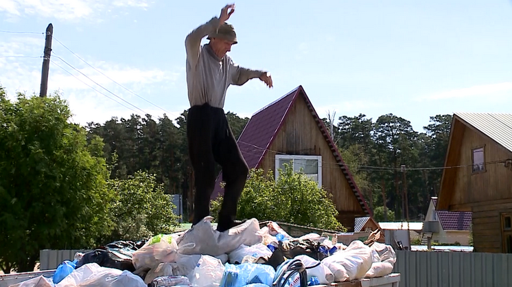 Новосибирские дачи погружаются в мусор
