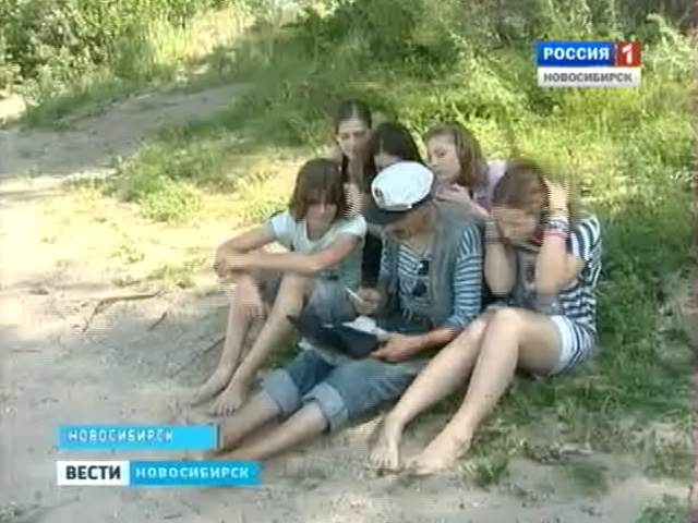 Новосибирские школьники голыми ногами голосуют за экологию