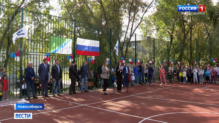 В Кировском районе Новосибирска открыли новую спортивную площадку