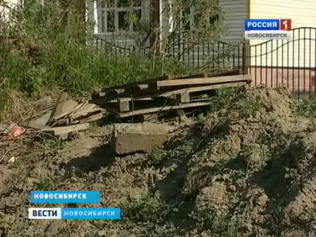 В Нижней Ельцовке не убрали строительный мусор после сдачи детского сада в эксплуатацию