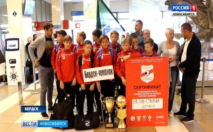 Юные футболисты из Бердска триумфально выступили на турнире «Кожаный мяч»