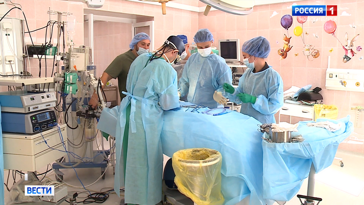 Новосибирских хирургов научили оперировать смертельно опасную нефробластому