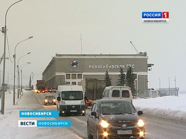 Новосибирская ГЭС «отожгла»: черные клубы дыма в небе напугали новосибирцев
