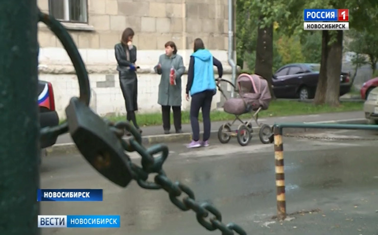 Цепь на въезде во двор дома стала причиной конфликта жильцов в Кировском районе