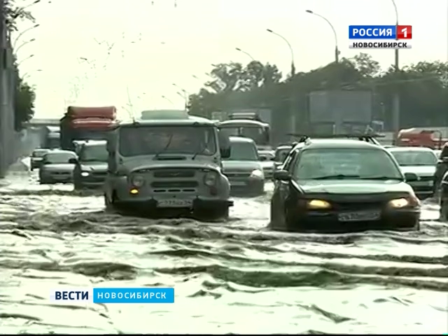 Новосибирск вновь оказался затопленным из-за сильного ливня