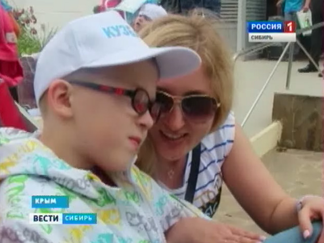 Первый раз увидеть море: дети-инвалиды Кузбасса улетели в Крым