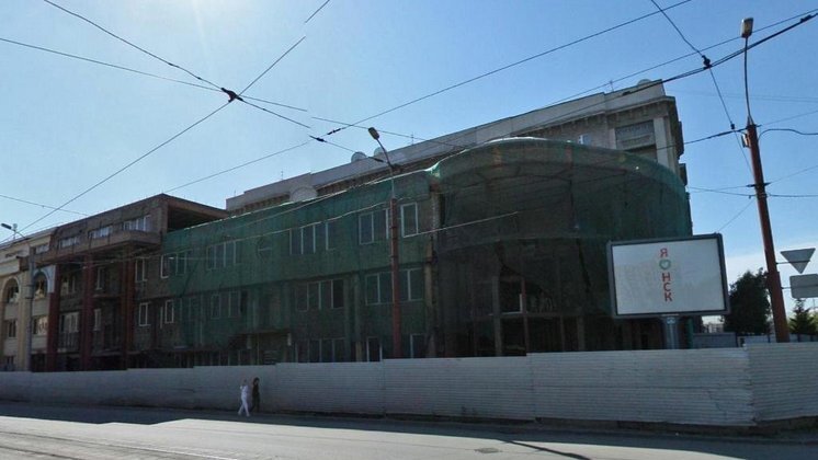 В Новосибирске вместо недостроенного театра за мэрией появится новый торговый центр