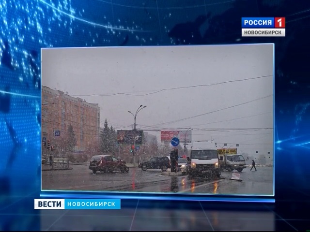  Маршрутка с пассажирами врезалась в такси в Новосибирске