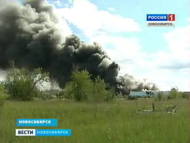 В Кировском районе Новосибирска полностью выгорел промышленный склад