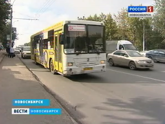 Новосибирских водителей пытаются приучить не мешать движению общественного транспорта