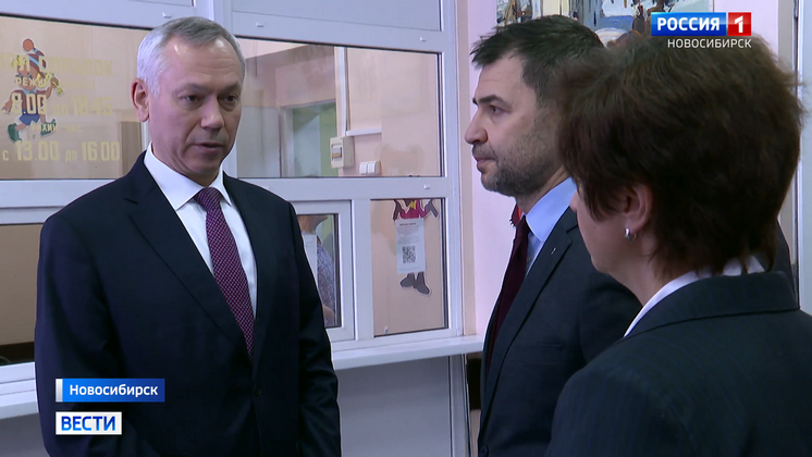 Андрей Травников поручил отремонтировать этаж больницы с рухнувшим потолком