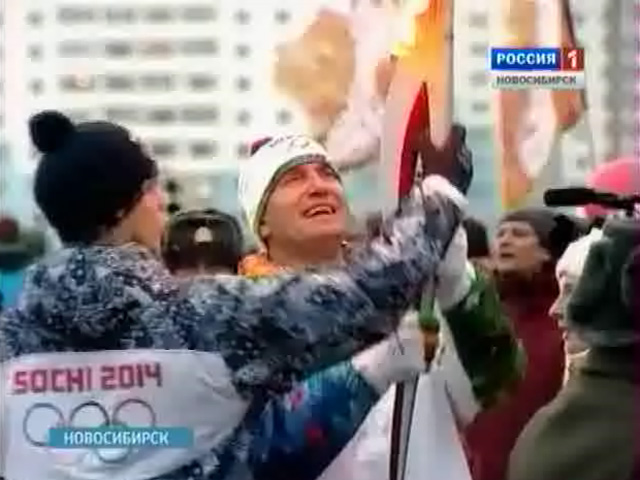 Факельная эстафета: Новосибирск встретил символ сочинской Олимпиады