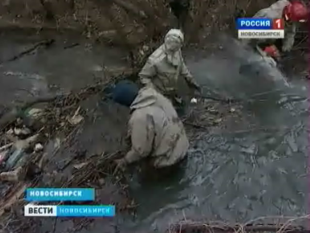 Новосибирские спасатели прочищают русла рек, чтобы предотвратить весенний паводок
