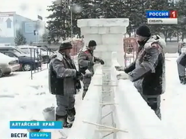 В городах Сибири строят снежные городки к Новому Году