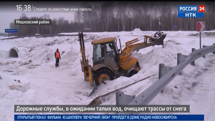 В ожидании большой воды: дорожные службы очищают трассы Новосибирской области от снега