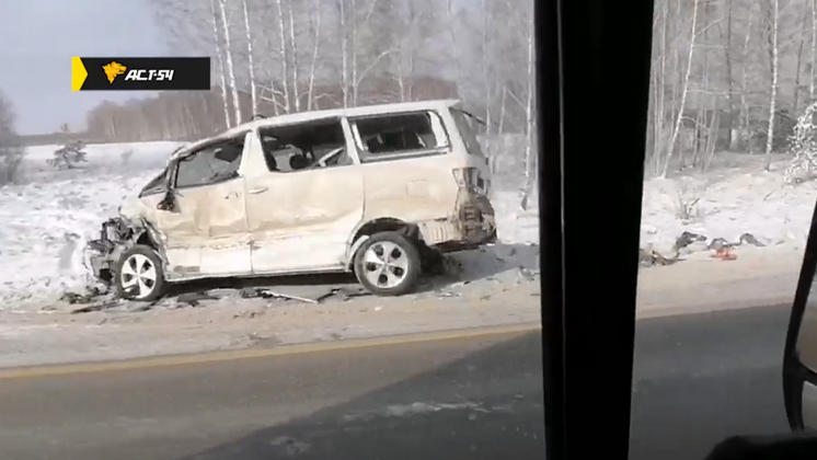 Под Новосибирском столкновение грузовиков заблокировало проезд по федеральной трассе