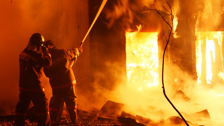 В Барабинске Новосибирской области ночью горели гаражи местной компании