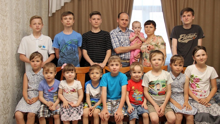 Отец 14-ти детей из Новосибирска рассказал о своей семье и опасной работе пожарного 