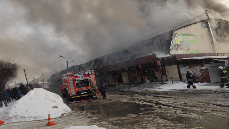 Стало известно о пострадавших в пожаре на центральном рынке в Искитиме 