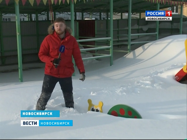 Жители Октябрьского района жалуются на плохую уборку снега в детском саду