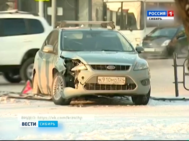 В Красноярске две машины влетели в толпу прохожих на тротуаре