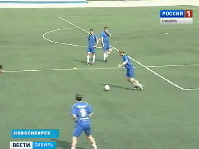 В Новосибирске идет региональный футбольный турнир среди представителей силовых структур