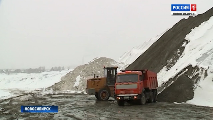 Нет песчаным бурям и грязи: в Новосибирске изменят состав противогололёдной смеси