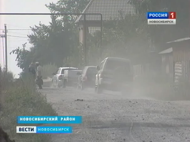 Жители села Ленинское задыхаются в пыли от дороги, ведущей на пляж