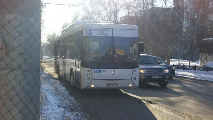 Следователи организовали проверку из-за высадки 12-летнего мальчика из автобуса в Новосибирске