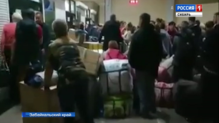 Огромные очереди на границе РФ и КНР в Забайкалье довели туристов до драки