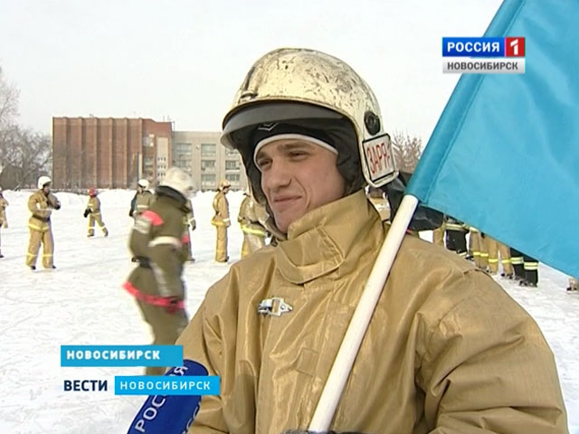 Новосибирские спасатели провели флэшмоб в честь 25-летия МЧС 