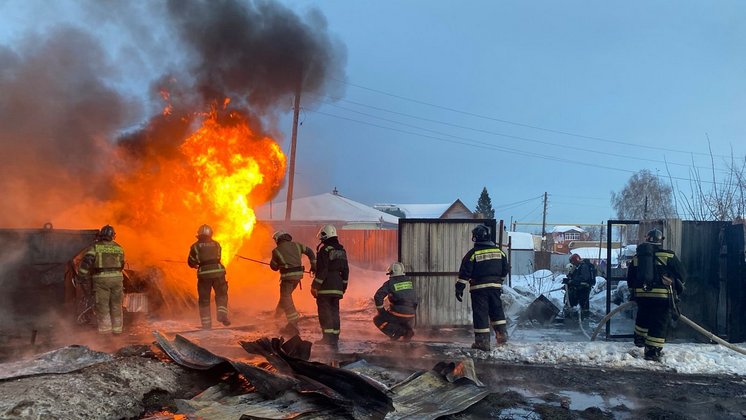 Новосибирские следователи возбудили уголовное дело по факту возгорания цистерны с бензином