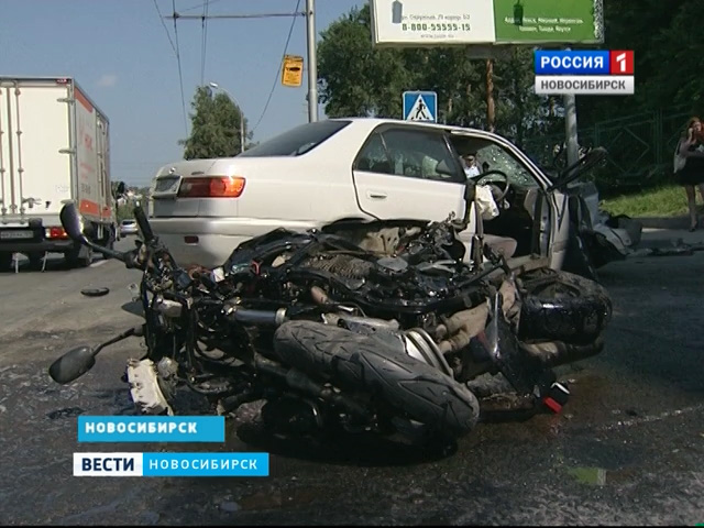 В столкновении на новосибирском перекрестке погиб мотоциклист