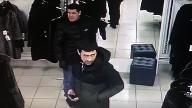 Полиция просит помочь найти похитителей шубы из магазина Новосибирска