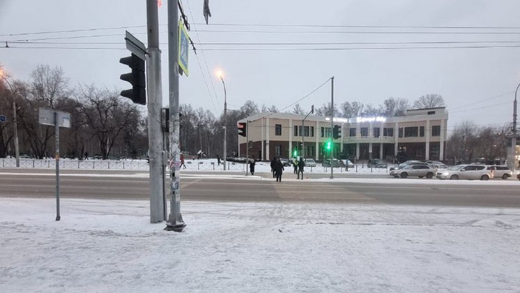 В Новосибирске автомобиль сбил 10-летнюю девочку на «зебре» и уехал