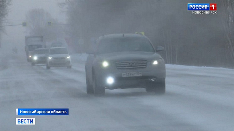 Снежный Новосибирск сковали десятибалльные пробки утром 24 ноября
