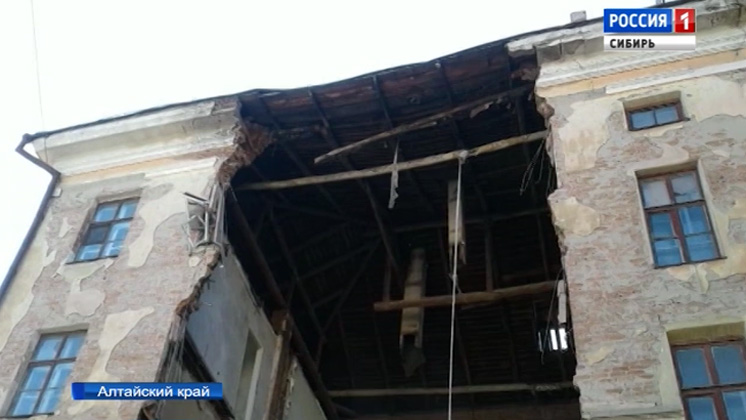 В центре Рубцовска обрушилась стена гостиницы «Алей»