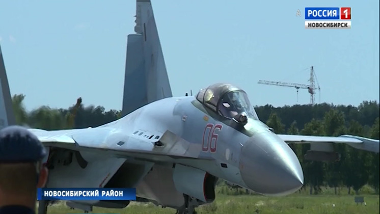 В Новосибирске на аэродроме Мочище заканчивают подготовку к авиашоу 