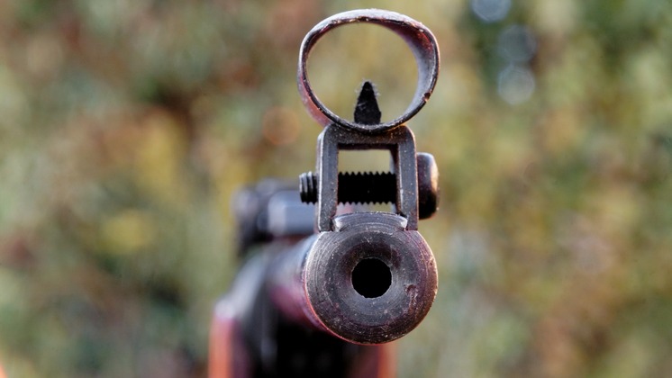 В Новосибирской области 12-летний подросток выстрелил себе в голову из найденной винтовки