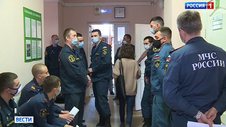 Вакцинируют от COVID-19 новосибирцев-участников парада Победы