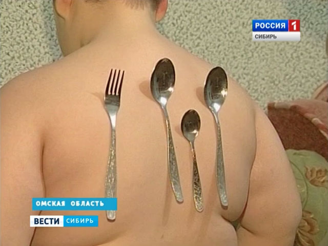 7-летний житель Омска притягивает металлические предметы
