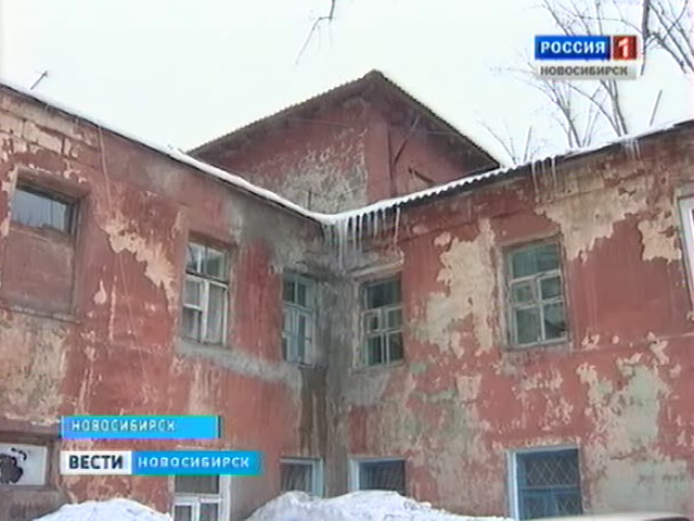 В одном из домов Новосибирска потолок обвалился на спящих людей