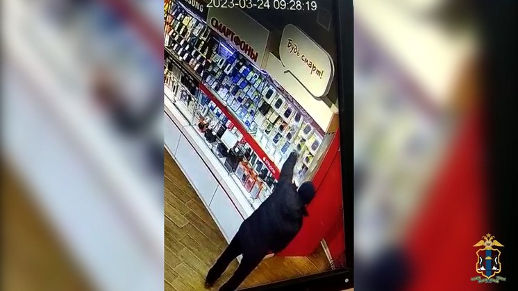 52-летний бомж попытался украсть сотовые телефоны из магазина в Новосибирске