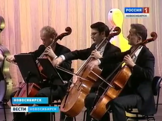 Сразу 12 виртуозов виолончели выступили на сцене новосибирского оперного театра