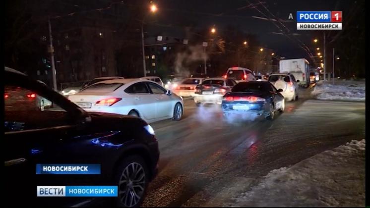 Из-за снега Новосибирск встал в 10-балльных пробках