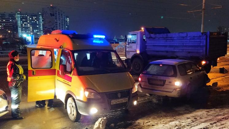 В Новосибирске пьяный водитель помешал убирать снег с дороги