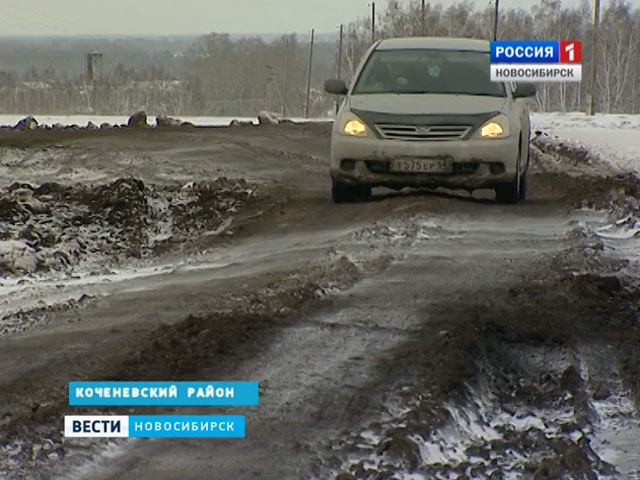 Жители Коченево жалуются на разбитую военной техникой дорогу